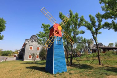 Yel değirmeni mimarisi parselde