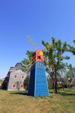 Yel değirmeni mimarisi parselde
