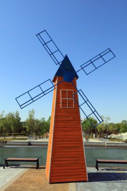Yel değirmeni mimarisi parselde