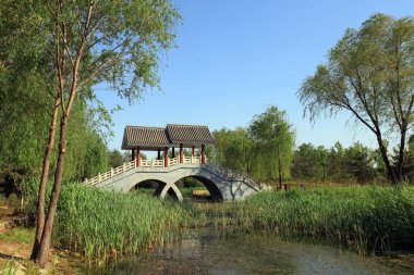 İkiz taş kemer köprüsü eşitlikte.