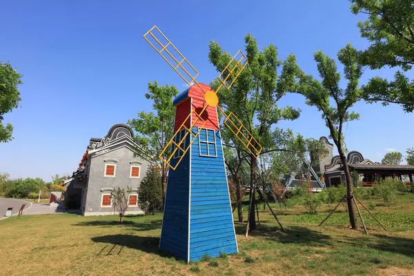 Yel değirmeni mimarisi parselde