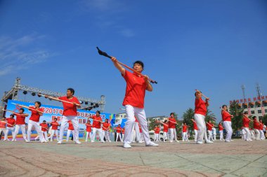 Luannan County - 8 Ağustos 2017: Luannan County, Hebei Eyaleti, Çin 'de Aerobik fuarı