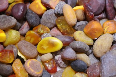 Balmumu taşları Çin 'deki bir el işi atölyesinde bir araya toplanmış.