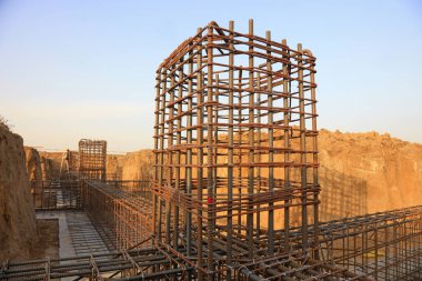 Foundation reinforcement truss of construction sit