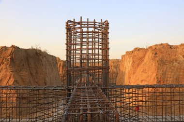 Foundation reinforcement truss of construction sit