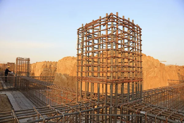 Foundation reinforcement truss of construction sit