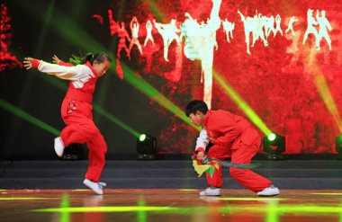 Luannan County - 9 Şubat 2018: Genç dövüş sanatları gösterisi, Luannan County, Hebei Eyaleti, Çin