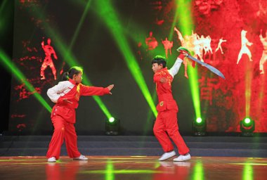 Luannan County - 9 Şubat 2018: Genç dövüş sanatları gösterisi, Luannan County, Hebei Eyaleti, Çin