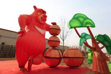 Küçük ayı şekilli çiçek süsü.