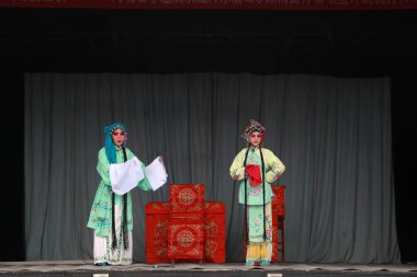 Luannan County - 28 Şubat 2018: Çin geleneksel kostüm draması sahnesi, Luannan County, Hebei Eyaleti, Çin