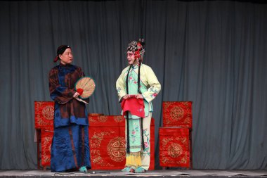 Luannan County - 28 Şubat 2018: Çin geleneksel kostüm draması sahnesi, Luannan County, Hebei Eyaleti, Çin