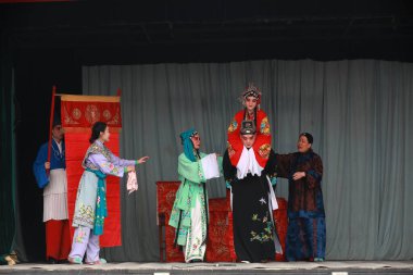 Luannan County - 28 Şubat 2018: Çin geleneksel kostüm draması sahnesi, Luannan County, Hebei Eyaleti, Çin