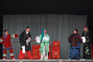 Luannan County - 28 Şubat 2018: Çin geleneksel kostüm draması sahnesi, Luannan County, Hebei Eyaleti, Çin