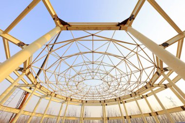 İnşaattaki çelik yapı.