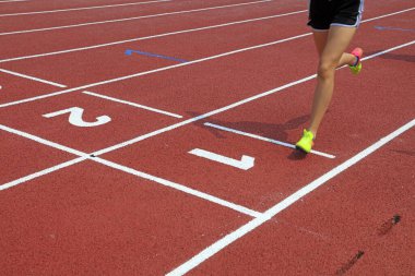 Uzun mesafe koşucusunun bacakları