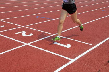 Uzun mesafe koşucusunun bacakları