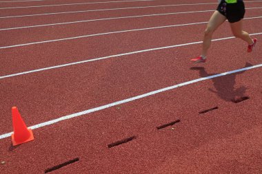 uzun mesafe koşucusunun bacakları