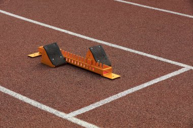 Plastik pistte başlangıç çerçevesi