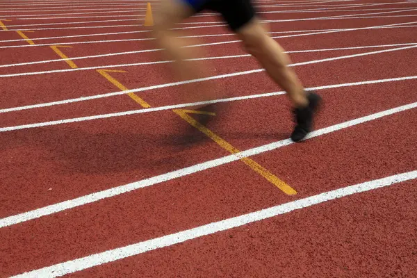 Uzun mesafe koşucusunun bacakları