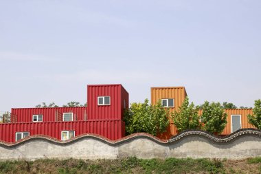 Çin 'deki bir parkta konteyner binaları.