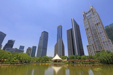 Şangay, Çin - 1 Haziran 2018: Lujiazui 'nin Pudong, Şangay, Chin' deki mimari manzarası