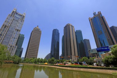 Şangay, Çin - 1 Haziran 2018: Lujiazui 'nin Pudong, Şangay, Chin' deki mimari manzarası