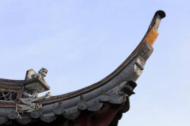 Şangay, Çin - 2 Haziran 2018: Çatıdaki heykel Chenxiang Pavyonu, Şangay, Çin 'de