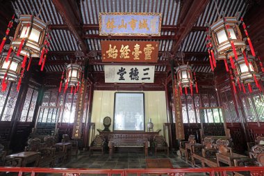 Şangay, Çin - 2 Haziran 2018: Çin 'in Yu Garden, Şangay, Çin' deki geleneksel iç dekorasyonu