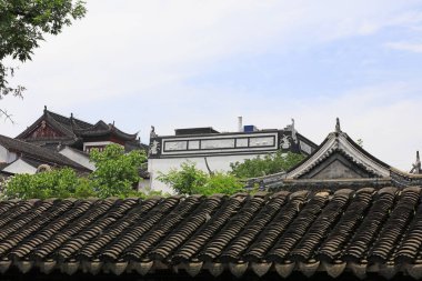 Yu Garden, Şangay, Çin 'de çatıda antik mimari heykel