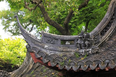 Yu Garden, Şangay, Çin 'de çatıda antik mimari heykel