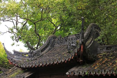 Yu Garden, Şangay, Çin 'de çatıda antik mimari heykel