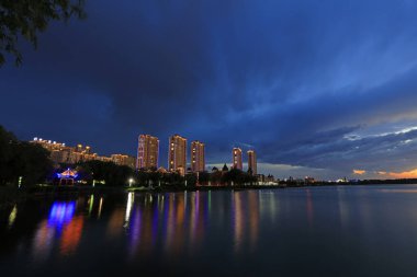 Liman şehri gecesi, Kuzey Çin