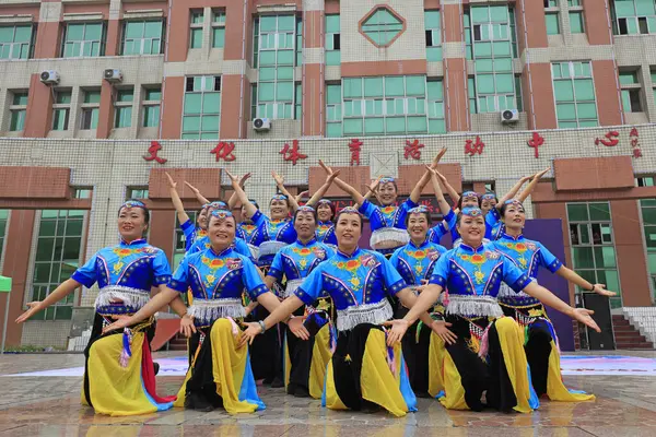 stock image LUANNAN COUNTY, China - July 1, 2018: sports fitness dance performance in a park, LUANNAN COUNTY, Hebei Province, China