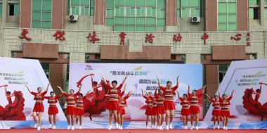 Luannan County - 10 Temmuz 2018: Plaza Fitness Dance Site, Luannan County, Hebei Eyaleti, Çin