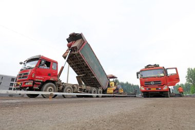 Luannan County - 22 Ağustos 2018: Otoyol mühendislik alanı, Luannan County, Hebei Eyaleti, Çin