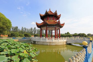 Parktaki geleneksel Çin Pavyonu