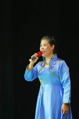 LUANNAN COUNTY, Çin - 28 Eylül 2018: Şarkı LUANNAN COUNTY, Hebei Eyaleti, Çin 'de bir partide seslendirildi.