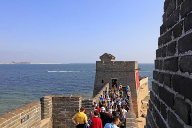 Qinhuangdao Şehri, Çin - 4 Ekim 2018: Shanhaiguan Bölgesi, Qinhuangdao Şehri, Hebei Eyaleti, Çin 'deki eski ejderha lideri Çin Seddi' nin mimari manzarası