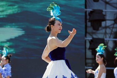 Tangshan City, Çin - 7 Ekim 2018: Tangshan City, Hebei Eyaleti, Çin 'de Kadın Cheongsam Show