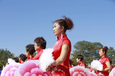 Tangshan City, Çin - 7 Ekim 2018: Tangshan City, Hebei Eyaleti, Çin 'de Kadın Cheongsam Show