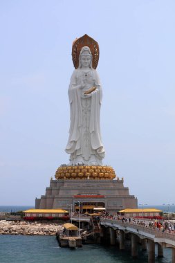 Sanya Şehri, Çin - 2 Nisan 2019: Nanshan turizm bölgesinde Guanyin heykeli, Sanya Şehri, Hainan Eyaleti, Çin