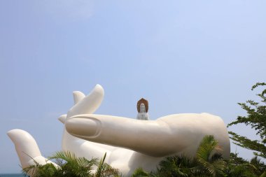 Sanya Şehri, Çin - 2 Nisan 2019: Nanshan turizm bölgesinde Guanyin heykeli, Sanya Şehri, Hainan Eyaleti, Çin