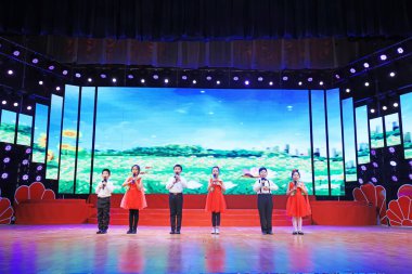 Luannan County - 29 Kasım 2018: Şarkı ve gösteri, Luannan County, Hebei Eyaleti, Çin