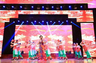 Luannan County - 25 Ocak 2019: Sahnede Dans Performansı, Bahar Festivali Galası, Luannan County, Hebei Eyaleti, Çin