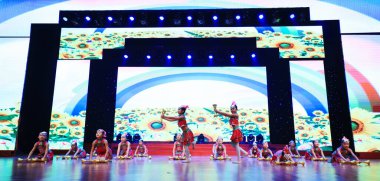 Luannan County - 25 Ocak 2019: Sahnede Dans Performansı, Bahar Festivali Galası, Luannan County, Hebei Eyaleti, Çin