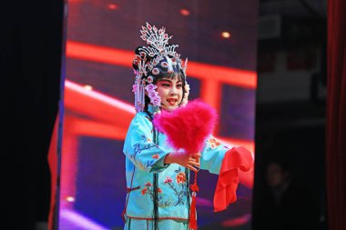 Luannan County - 27 Ocak 2019: Çocuklar Pekin Operası Sahne Performansı, Luannan County, Hebei Eyaleti, Çin