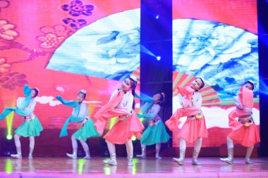Luannan County - 29 Ocak 2019: Sahnede Çocuk Dansı Performansı, Luannan County, Hebei Eyaleti, Çin