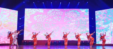 Luannan County - 29 Ocak 2019: Sahnede Çocuk Dansı Performansı, Luannan County, Hebei Eyaleti, Çin