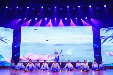 Luannan County - 29 Ocak 2019: Sahnede Çocuk Dansı Performansı, Luannan County, Hebei Eyaleti, Çin