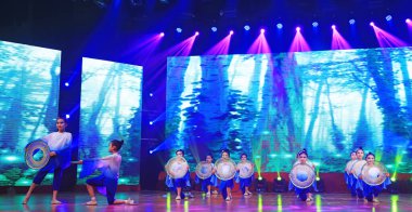 Luannan County - 29 Ocak 2019: Sahnede Çocuk Dansı Performansı, Luannan County, Hebei Eyaleti, Çin